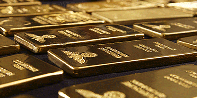 Gold pushes toward all-time high